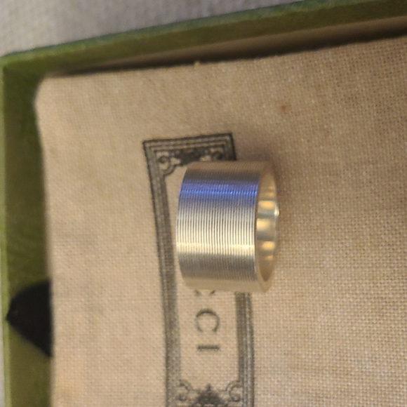 GUCCI STERLING SILVER SIZE 6 RING. NEW IN THE ORIGINAL BOX. - Picture 7 of 7